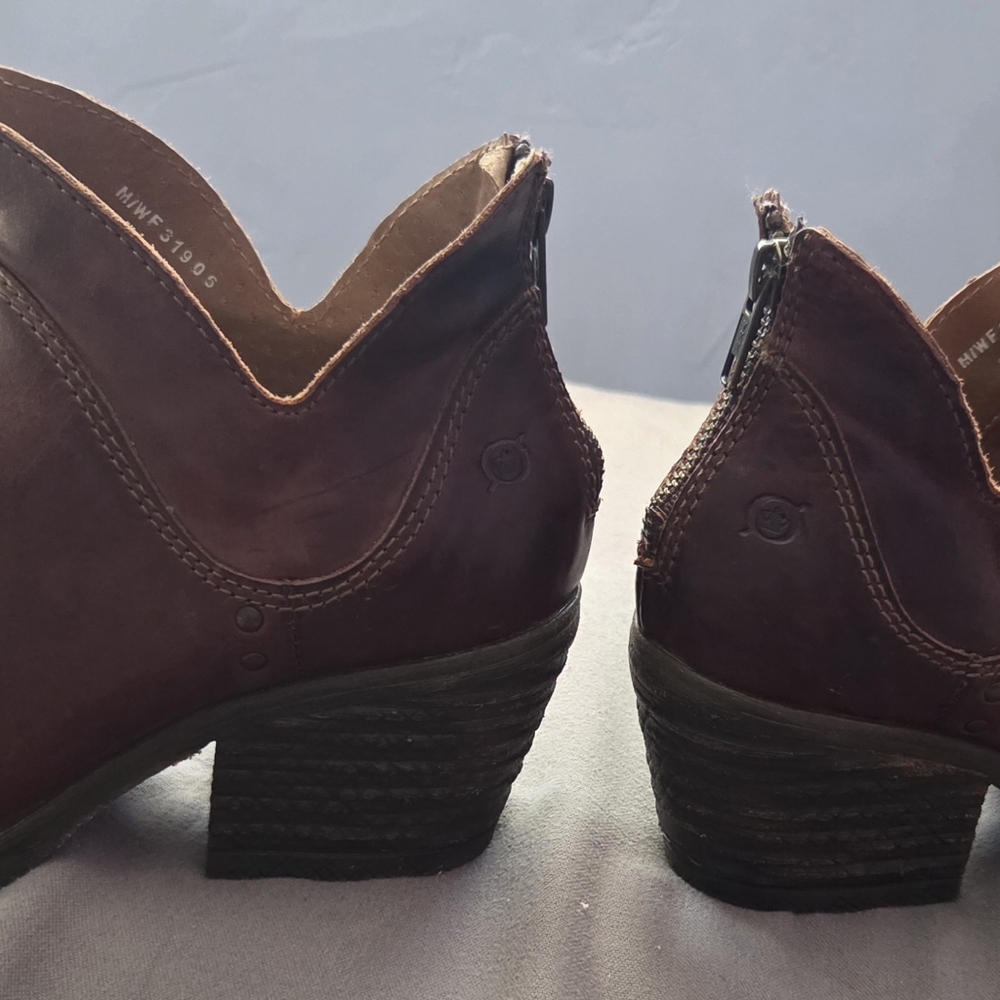BORN Women's Brown Leather Ankle Booties - Picture 4 of 12